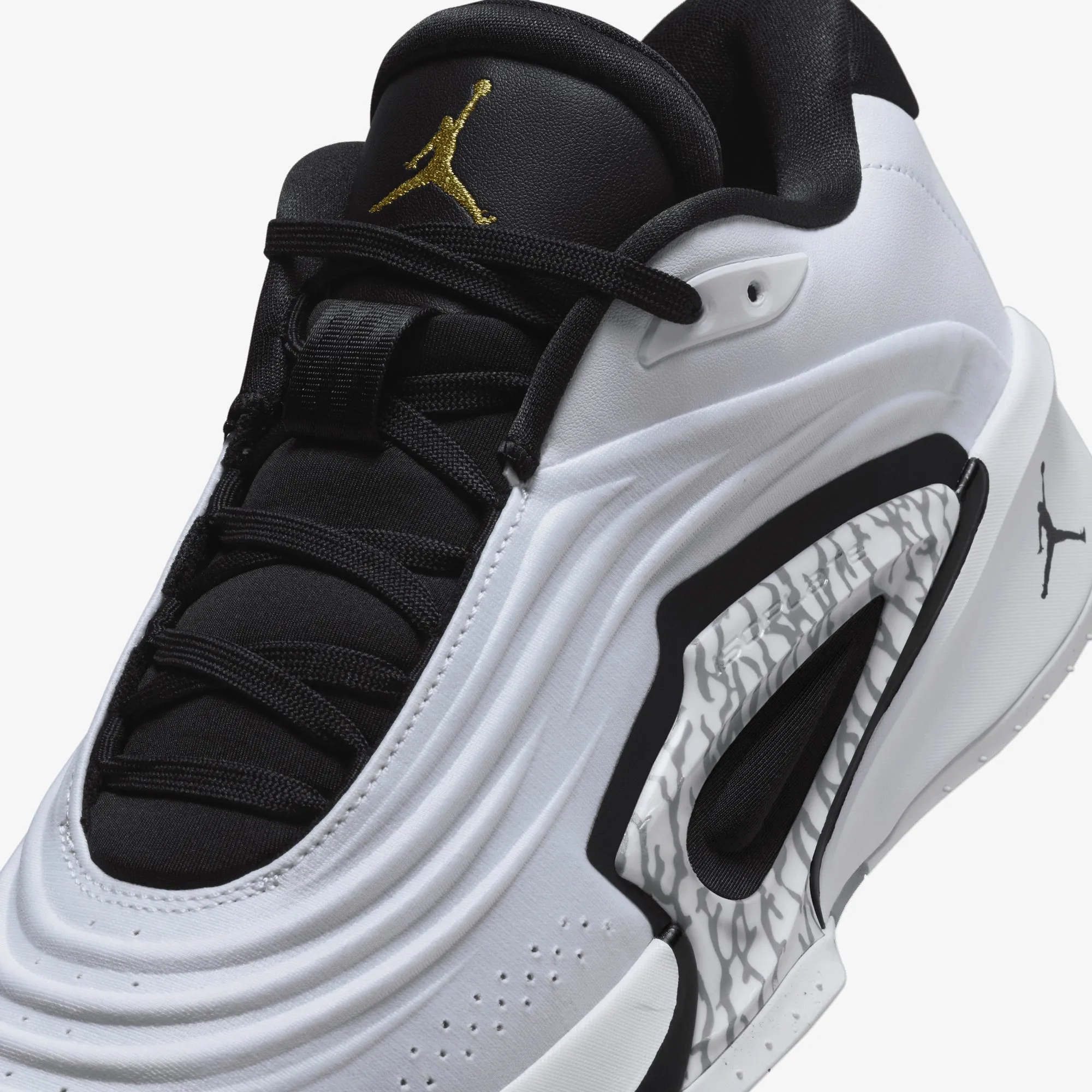 JORDAN | LUKA 3 PF "MOTORSPORT" { WHITE/METALLIC GOLD-BLACK-RED ORBIT