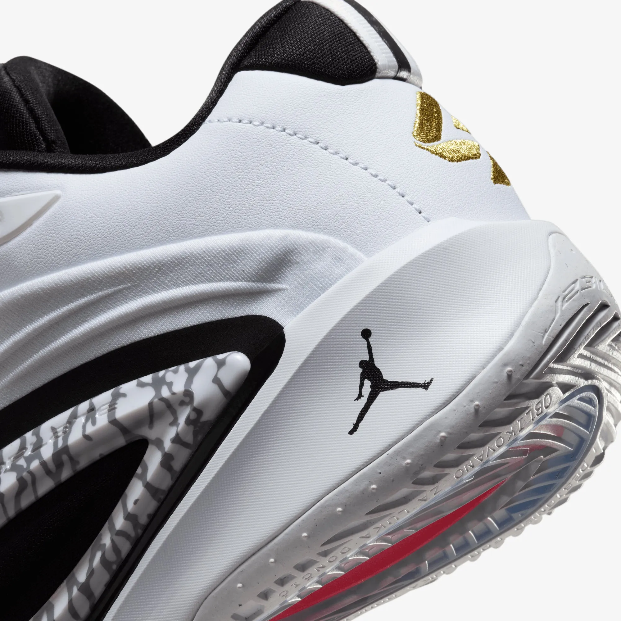 JORDAN | LUKA 3 PF "MOTORSPORT" { WHITE/METALLIC GOLD-BLACK-RED ORBIT