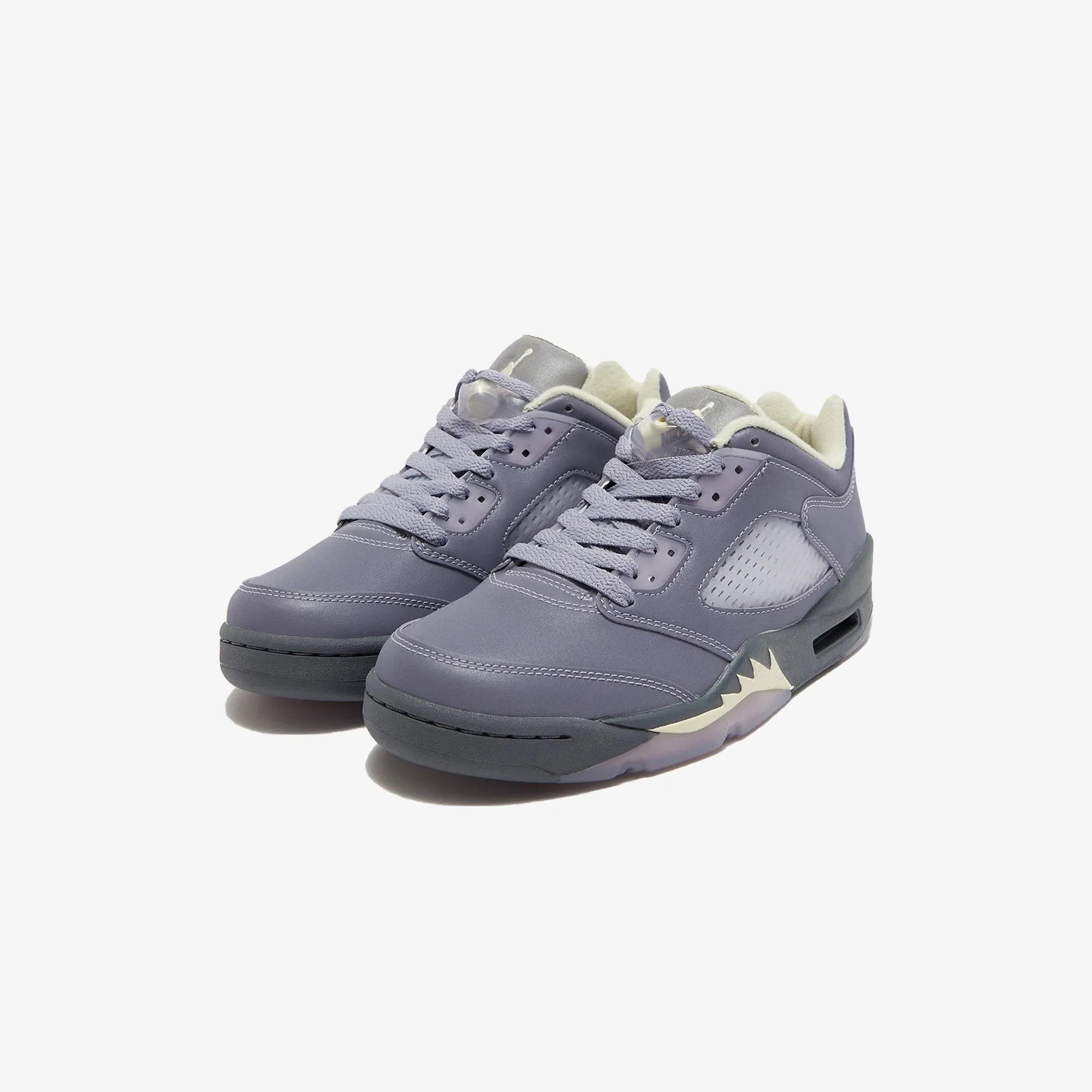 Jordan | WMN'S AIR JORDAN 5 RETRO LOW  { INDIGO HAZE/FIRE RED-METALLIC SILVER