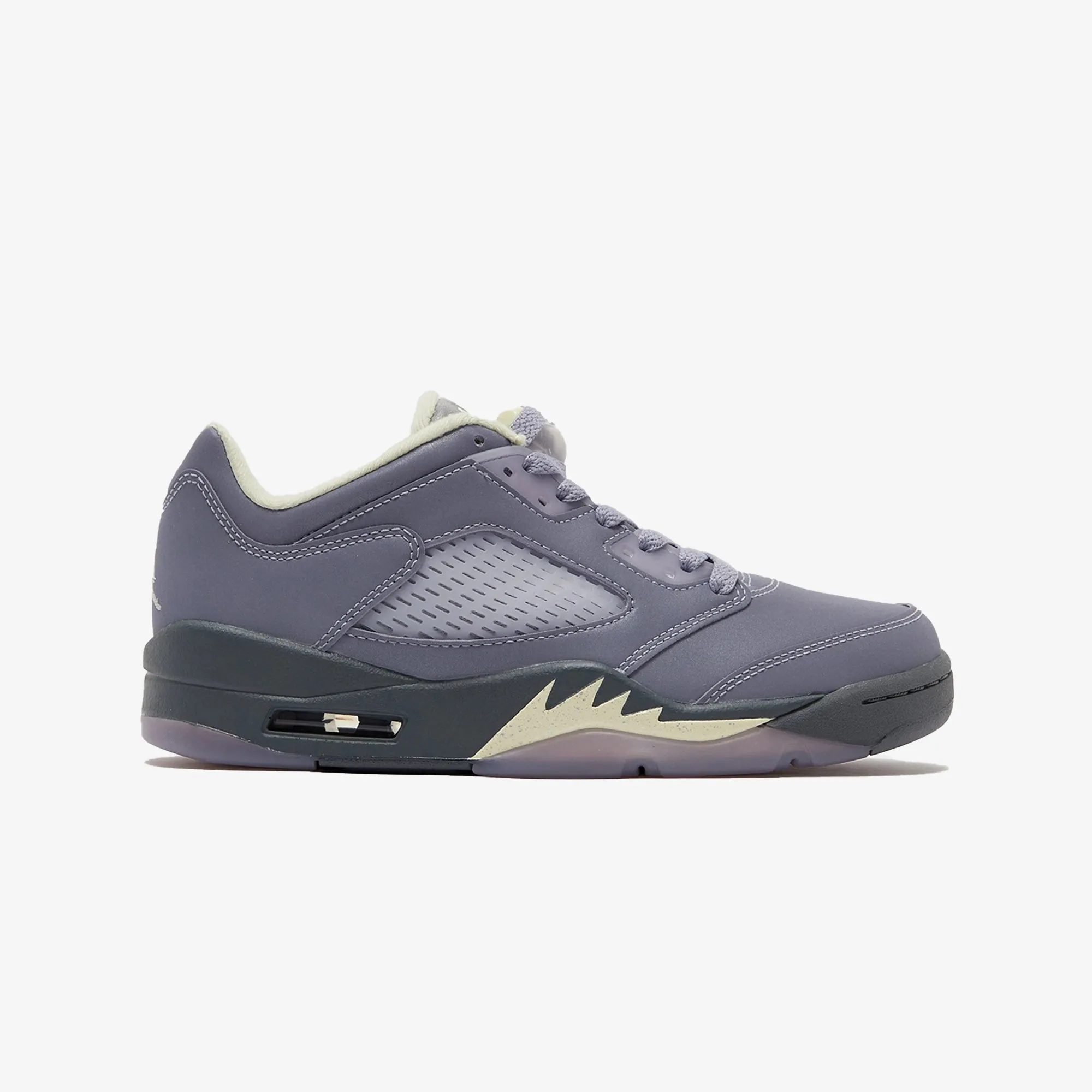 Jordan | WMN'S AIR JORDAN 5 RETRO LOW  { INDIGO HAZE/FIRE RED-METALLIC SILVER