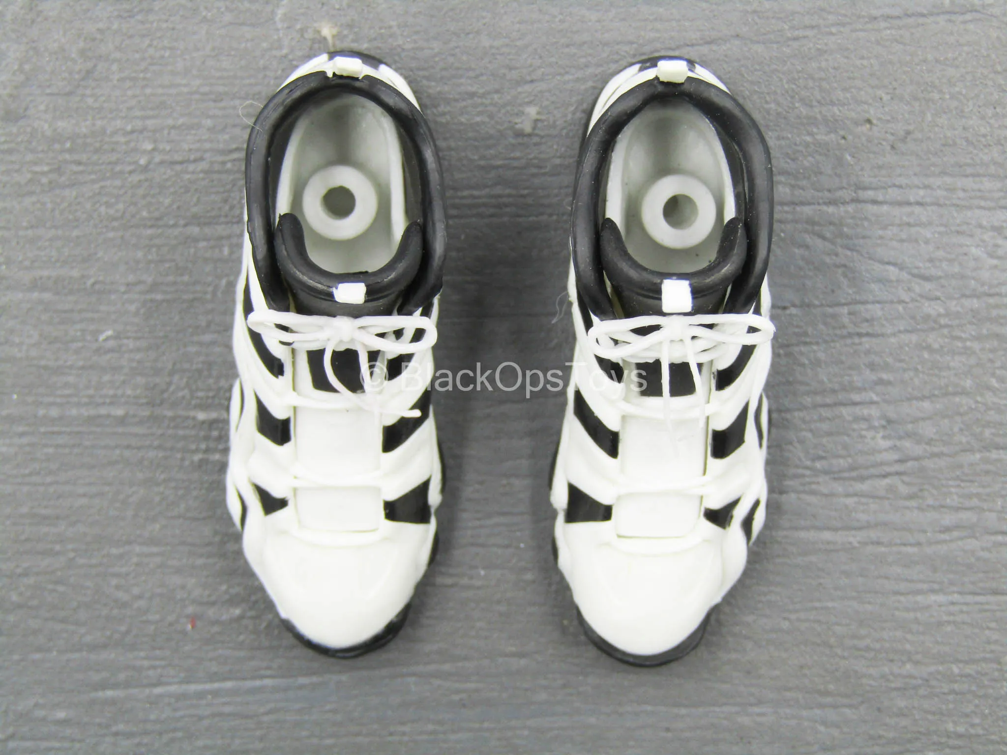 Kobe Bryant - White & Black Basketball Sneakers (Peg Type)