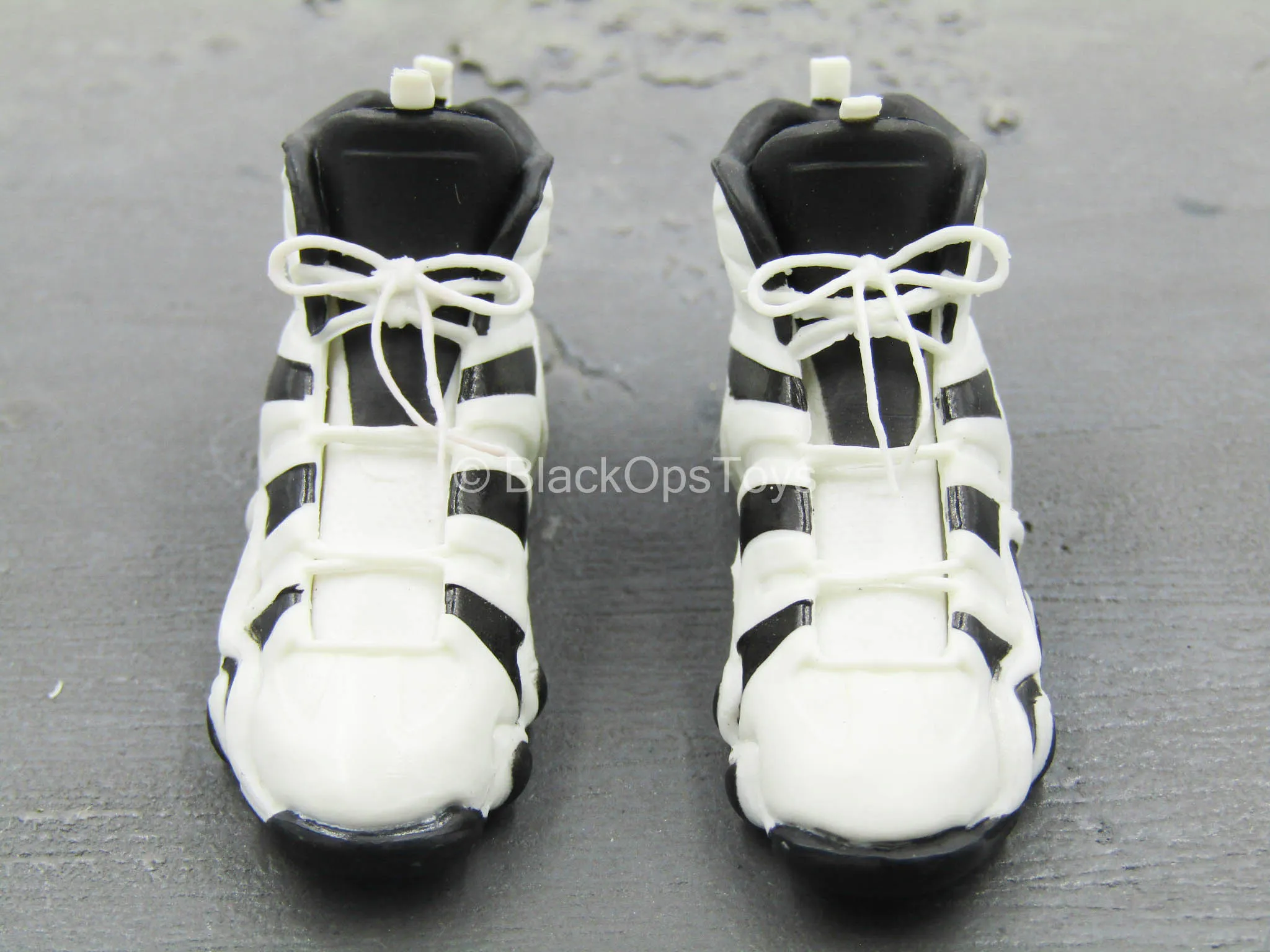 Kobe Bryant - White & Black Basketball Sneakers (Peg Type)