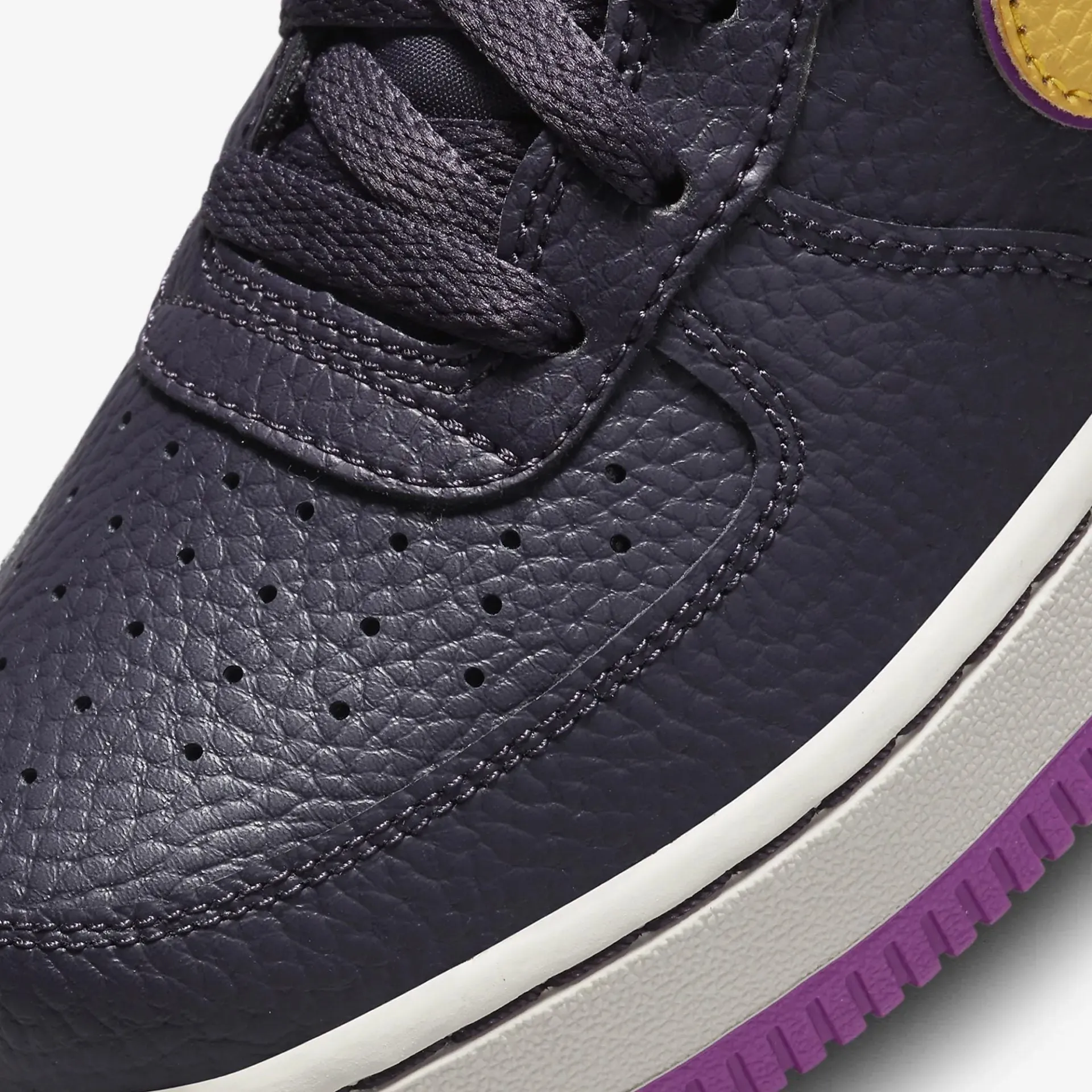 Nike | AIR FORCE 1  { CAVE PURPLE/SOLAR FLARE