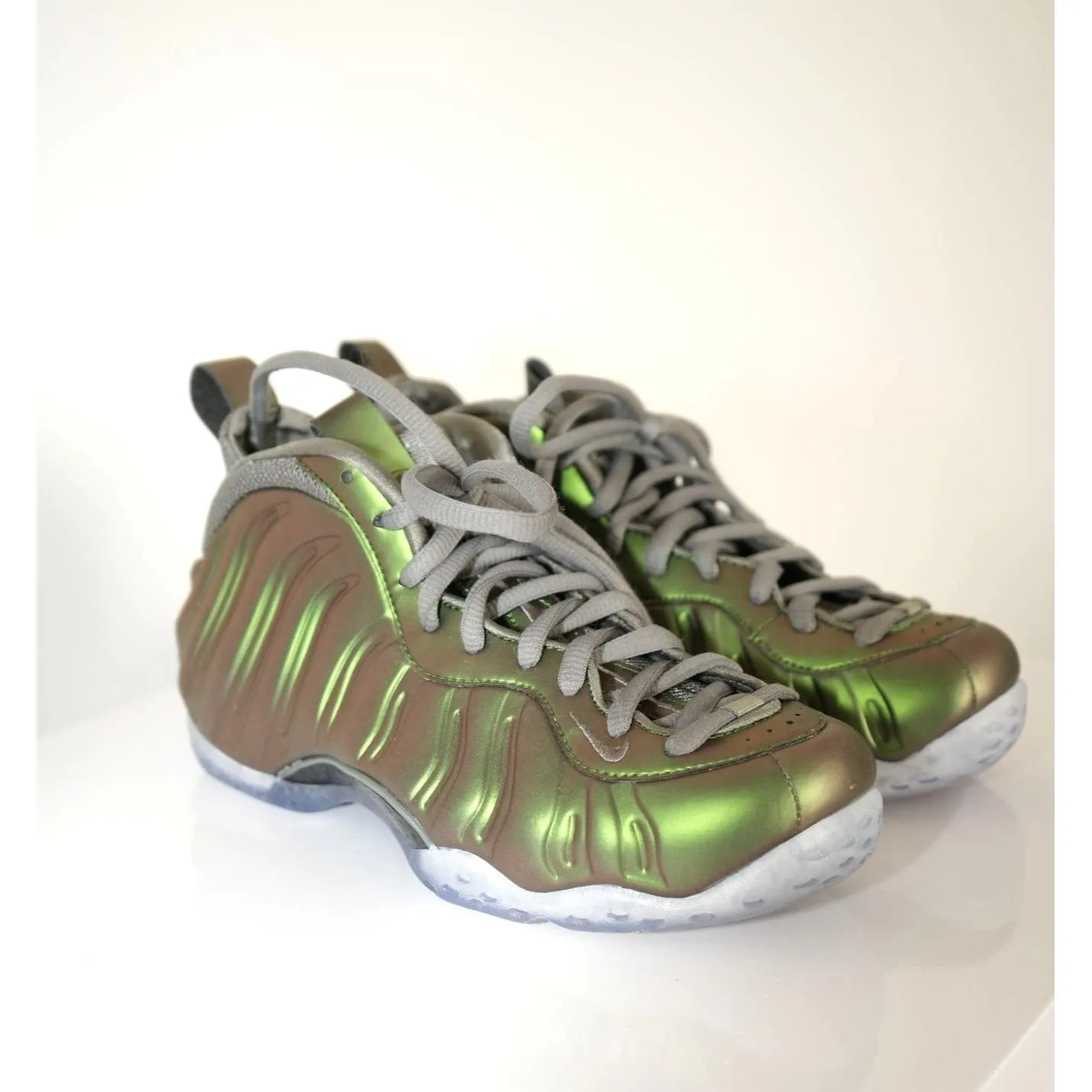 "Retail" Nike Air Foamposite One Iridescent Sneakers AA3963-001 Size 7.5 Women's